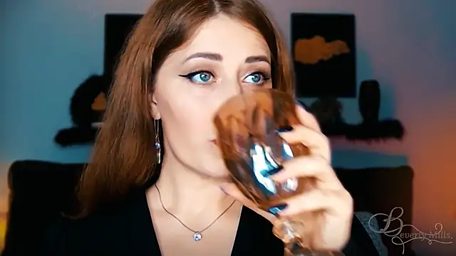 Snapshot of MissBeverlyMills chatting on 10, 9, 2025 MissBeverlyMills online show from 10, 9, 2025