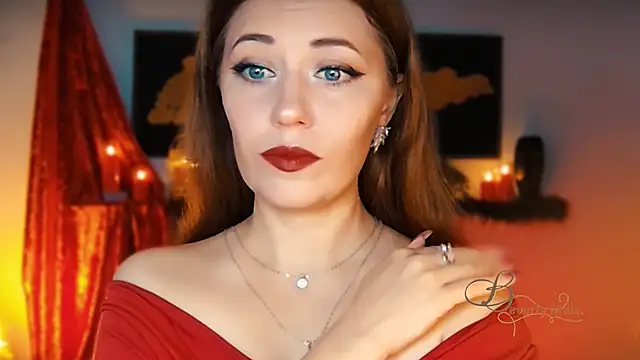 Snapshot of MissBeverlyMills chatting on 18, 10, 2025 MissBeverlyMills online show from 18, 10, 2025