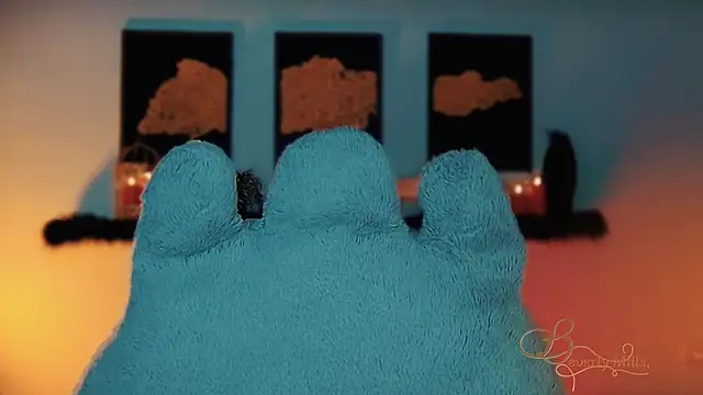 Snapshot of MissBeverlyMills chatting on 8, 11, 2025 MissBeverlyMills online show from 8, 11, 2025