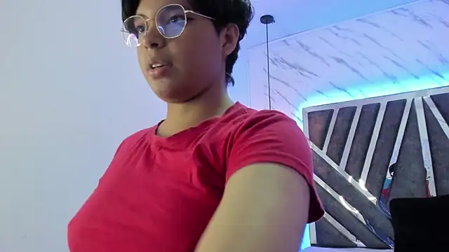 Emmapark  online show from 13, 2, 2025