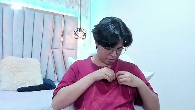 Emmapark  online show from 5, 3, 2025