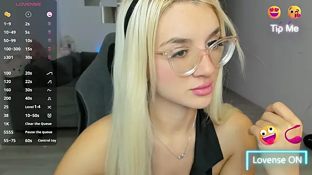 Snapshot of LovelyBianca chatting on 18, 10, 2025 LovelyBianca online show from 18, 10, 2025