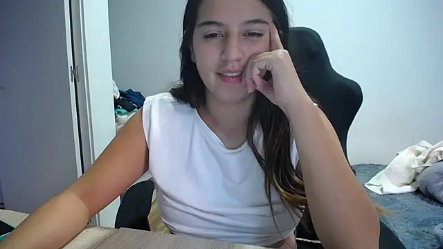 Snapshot of Contantin_helena chatting on 5, 11, 2025 Contantin helena online show from 5, 11, 2025