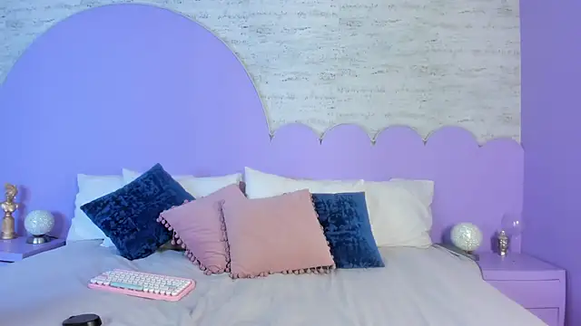 Giaa Ross online show from 1, 12, 2025