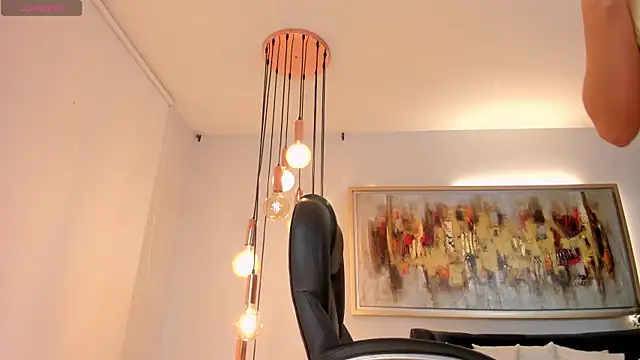 RoxanneHill  online show from 14, 4, 2026