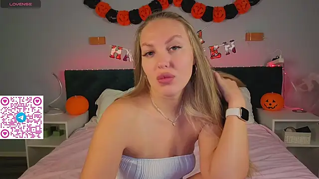 Kelly Hardy online show from 4, 11, 2025