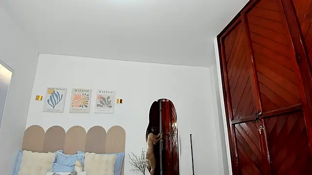 Snapshot of layla_vanegas chatting on 12, 6, 2026 layla vanegas online show from 12, 6, 2026