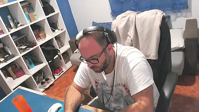 ravingr4d4 online show from 4, 10, 2025