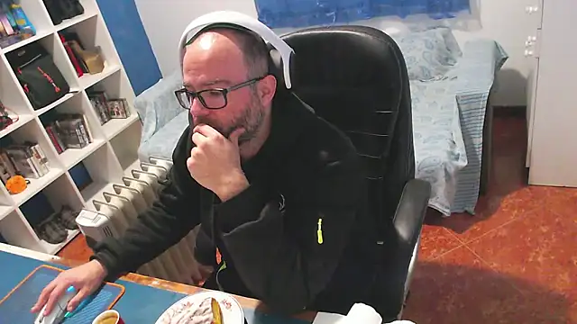 ravingr4d4 online show from 15, 2, 2026