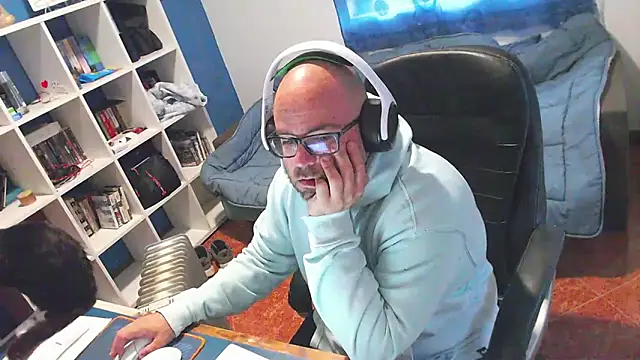 ravingr4d4 online show from 13, 4, 2026