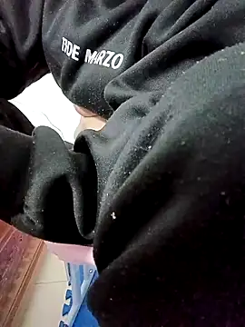 SweetGirl2k2 online show from 10, 2, 2025