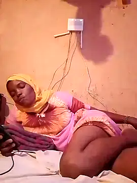 cute naimah online show from 6, 11, 2025