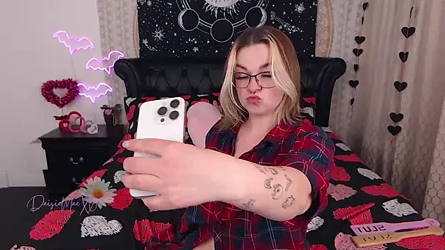 DaisieMaeXO online show from 9, 2, 2025