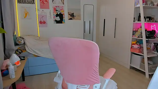 Lily Young online show from 24, 3, 2026