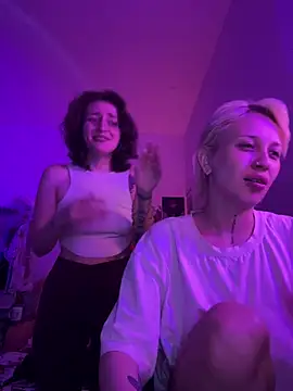 Dooubletroublee online show from 18, 6, 2026