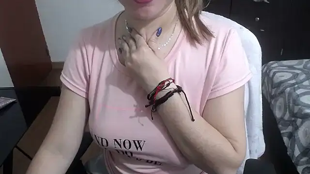 Snapshot of Luna_girlhot_ chatting on 8, 2, 2025 Luna girlhot online show from 8, 2, 2025