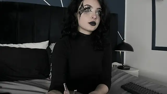 Adeelinee online show from 5, 12, 2024