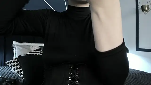 Adeelinee online show from 19, 3, 2025