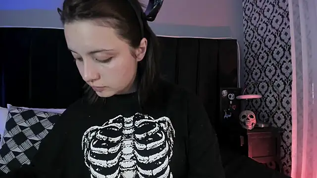 Adeelinee online show from 31, 3, 2026