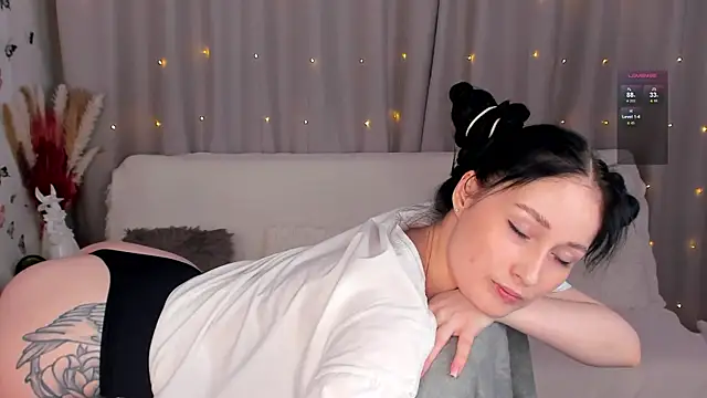 LisaMooore online show from 15, 2, 2025