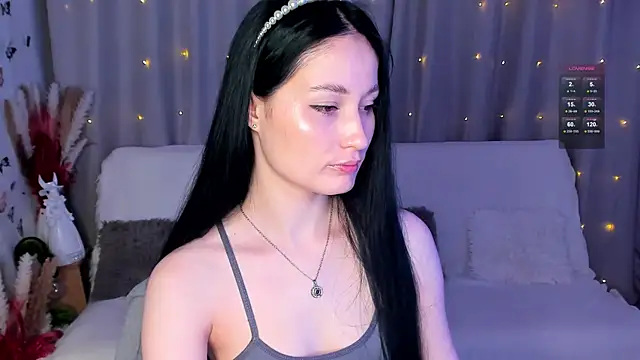 LisaMooore online show from 27, 2, 2025