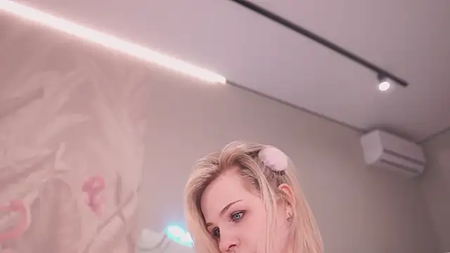 Snapshot of NinaMint chatting on 30, 9, 2025 NinaMint online show from 30, 9, 2025