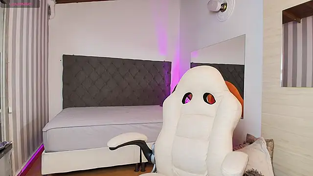 rebeca cortez  online show from 4, 2, 2025