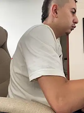 DanielGomez9 online show from 2, 1, 2025