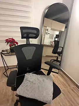 Eva Gonzalez online show from 18, 1, 2025