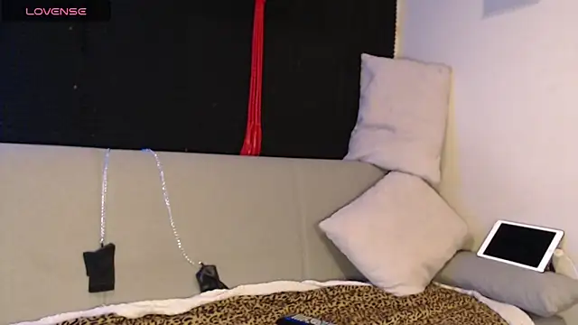 Strawberry queen91 online show from 5, 2, 2025