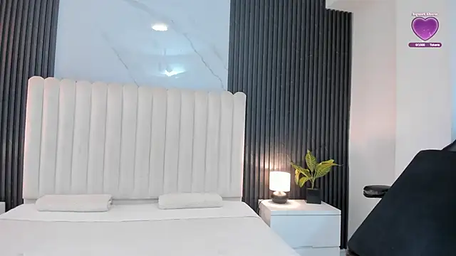 Madiee Rhea online show from 25, 2, 2026