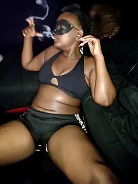 Snapshot of KikiLovesD chatting on 13, 10, 2025 KikiLovesD online show from 13, 10, 2025