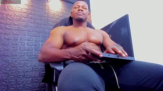 Snapshot of tommike chatting on 25, 6, 2026 tommike online show from 25, 6, 2026