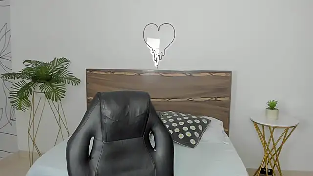 ivette bocelly online show from 11, 12, 2024