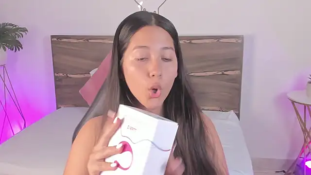 ivette bocelly online show from 4, 3, 2025