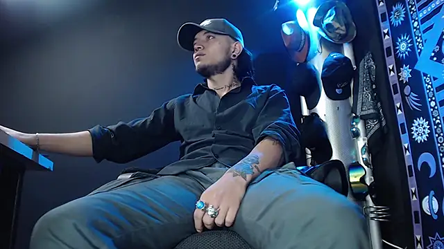 Dicaprioo  online show from 25, 2, 2025