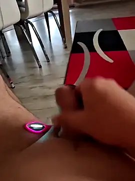 Szeltolo001 online show from 4, 4, 2026