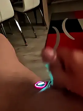 Szeltolo001 online show from 6, 4, 2026