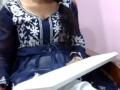 momo lov online show from 28, 12, 2024