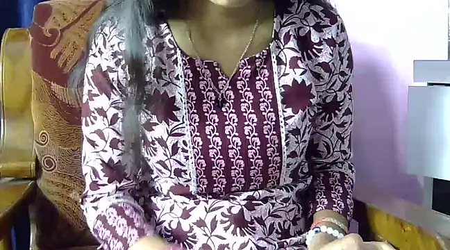 momo lov online show from 8, 1, 2025