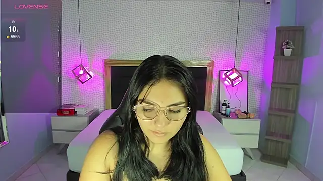 delilaquinn online show from 22, 3, 2025