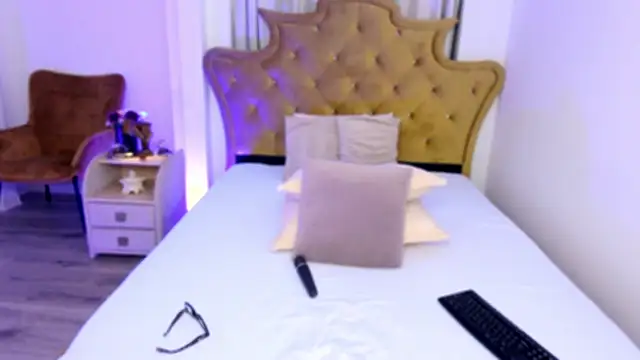 LisaRaee online show from 24, 2, 2025