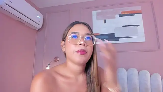 Snapshot of mara_brooks chatting on 5, 3, 2025 mara brooks online show from 5, 3, 2025