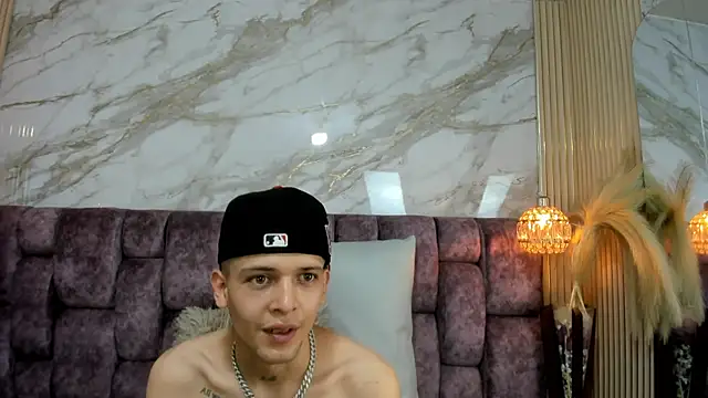 kendalltaylorr online show from 10, 4, 2026