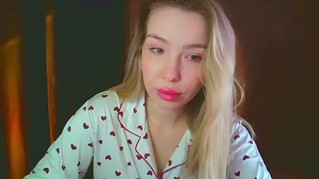 mia raspberrie online show from 18, 12, 2024