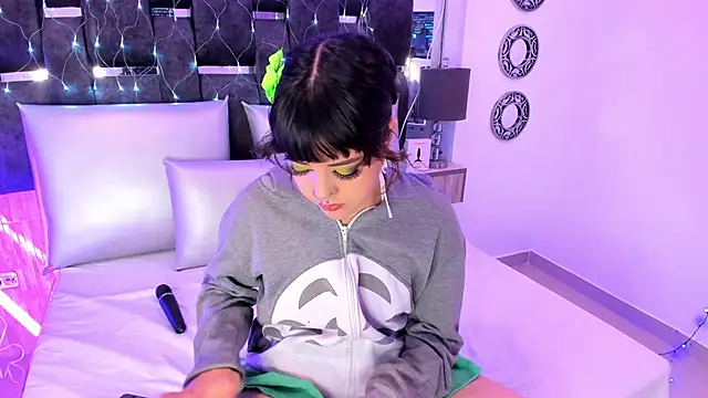 Charlotte Myers online show from 12, 2, 2025