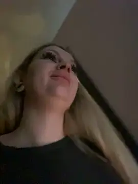 Teya moon  online show from 7, 12, 2024