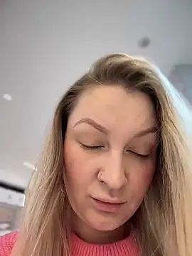 Teya moon  online show from 19, 12, 2024