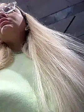 Teya moon  online show from 13, 2, 2025