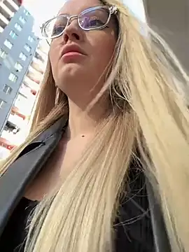 Teya moon  online show from 15, 2, 2025